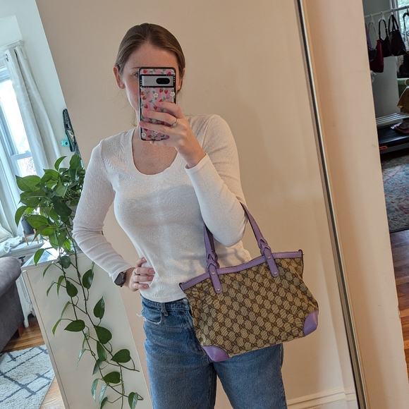 Gucci monogram hand bag with purple trim and pouch - Picture 8 of 17